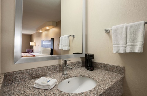 Rahway Hotel | Super 8 by Wyndham Rahway/Newark