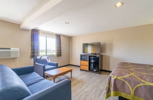 Sioux City Hotel | Super 8 by Wyndham Sioux City South