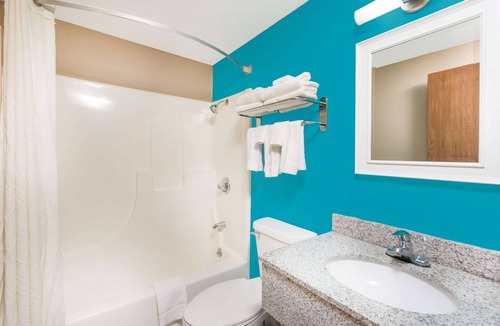 Spencer Hotel | Super 8 by Wyndham Spencer