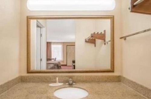 Sumter Hotel | Super 8 by Wyndham Sumter