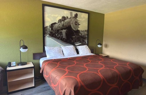 Topeka Hotel | Super 8 by Wyndham Topeka/Wanamaker RD/I-70