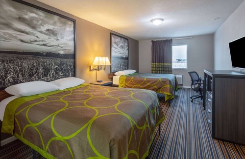 Missouri Valley Hotel | Super 8 by Wyndham Missouri Valley
