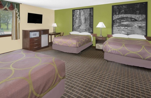 Webster City Hotel | Super 8 by Wyndham Webster City IA