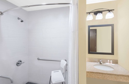 Webster City Hotel | Super 8 by Wyndham Webster City IA