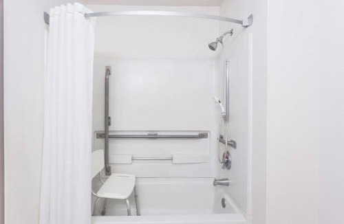 Woodstock Hotel | Super 8 by Wyndham Woodstock