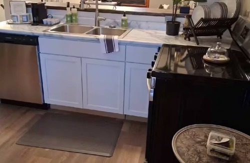 Greenfield Apartment | Superb 2-bedroom apartment with AC, Jacuzzi, in charming Greenfield, IA