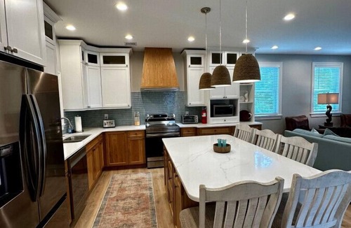 Town Bank House | SUR LA MER is a new stunning bayside retreat 2 blocks from the bay beach