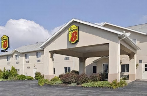 Bettendorf Hotel | SureStay Plus Hotel by Best Western Bettendorf