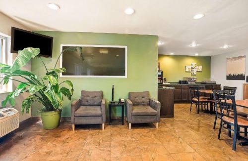Bettendorf Hotel | SureStay Plus Hotel by Best Western Bettendorf