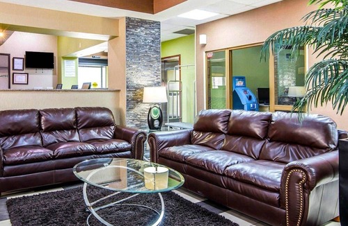 Blue Springs Hotel | SureStay Plus Hotel by Best Western Blue Springs