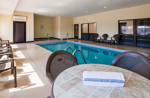 Blue Springs Hotel | SureStay Plus Hotel by Best Western Blue Springs