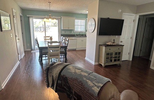 Hampstead Cottage | Surf City Beaches are beautiful! 3 BR Cottage 3 miles to Surf City Ocean & Sand