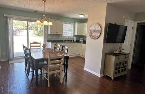 Hampstead Cottage | Surf City Beaches are beautiful! 3 BR Cottage 3 miles to Surf City Ocean & Sand
