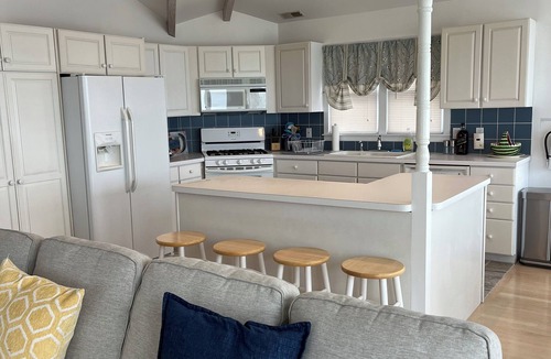 Surf City House | Surf City Escape! Charming 4-bedroom Oceanfront in North Surf City