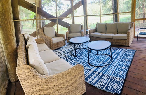 Osborn Island House | “Surf Shack” within walking distance to the beach!