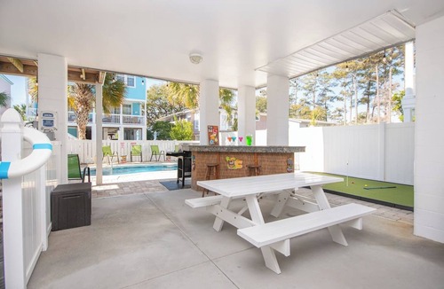 Surfside Beach House | Surfside Beach 5 Bdr, Walk 2 Beach, Priv Pool, Putt Green, Golf Cart