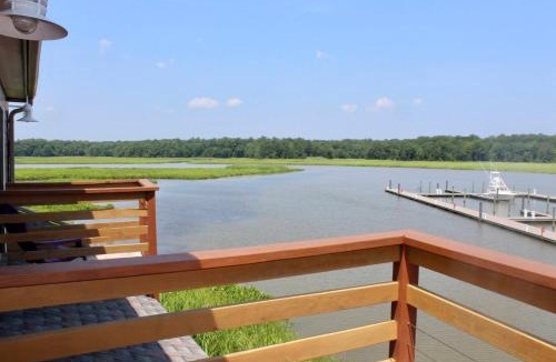 Surry Hotel | Surry Seafood Company