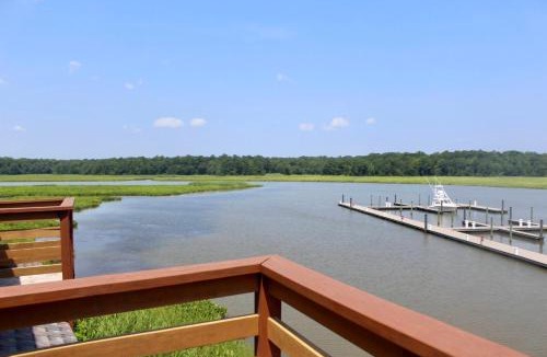 Surry Hotel | Surry Seafood Company