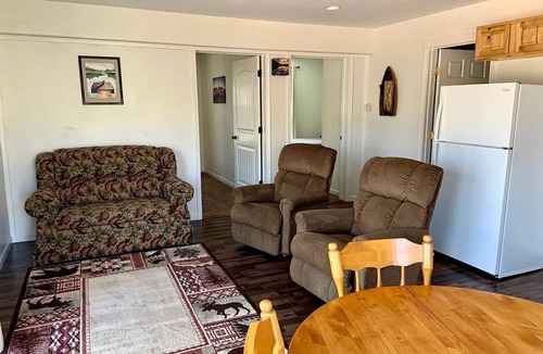 Hot Springs Cabin | Sweet Cabin with Furnished Patio Suitable for Six in South Dakota