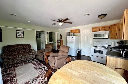 Hot Springs Cabin | Sweet Cabin with Furnished Patio Suitable for Six in South Dakota