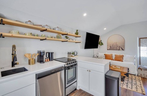 Bluffton Apartment | Sweet Nest Bluffton Cottage Fenced in yard Pet-Friendly Gazebo Private