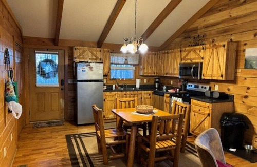 Stanardsville Cabin | Sweet Reunion Mountain Cabin