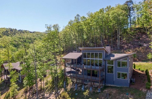 Deep Gap House | Sweet Sejour - Luxury home in BRMC with long views, hot tub, pool table