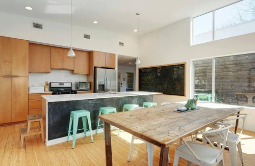 University Hills House | Swimming pool + Spacious Modern Home + Easy Downtown Access = Awesome!