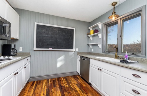 Table Mound House | Swiss Valley Getaway - Dubuque/Tri-State Area
