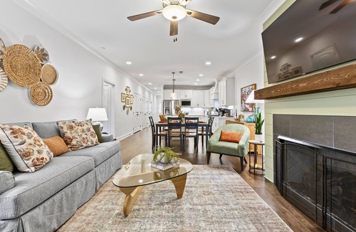 Auburn House | Tailored 2-bedroom townhome located in Auburn's peaceful Farmville Lakes