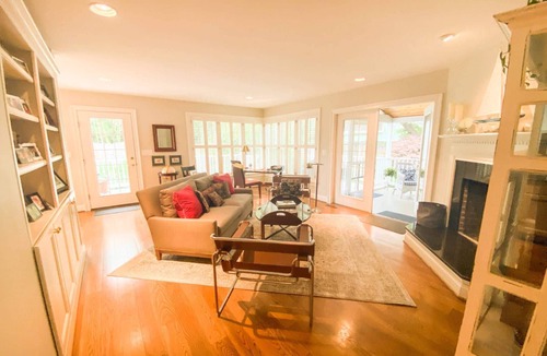 Eastport House | Take your Leave of Absence around gardens with driveway parking