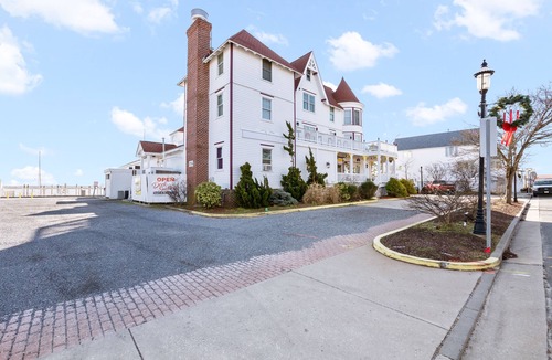 Somers Point House | TAVERN ON THE BAY HOTEL- Nucky Johnson Suite