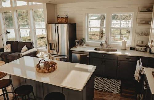 Tracy City House | Teacher's Lounge - Lakeside at Waters Edge
