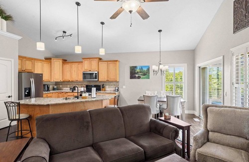 Camdenton Villa | TeeTime Green On the Fairway