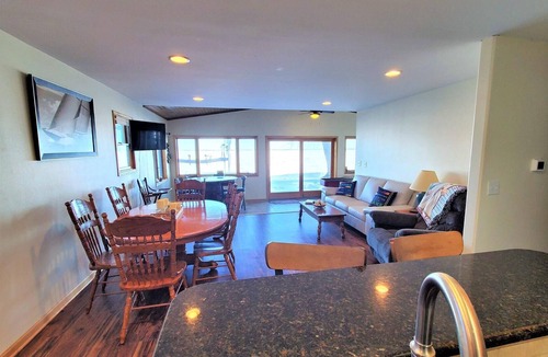 Orleans Villa | Templar Park Lakefront with Hoist