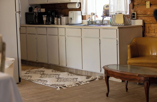 Glendo Cabin | Terrific 1-bedroom cabin in Glendo, perfect for a relaxing rustic ranch getaway.
