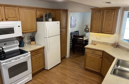 Lawrence House | Terrific Townhome w/fenced in yard and patio