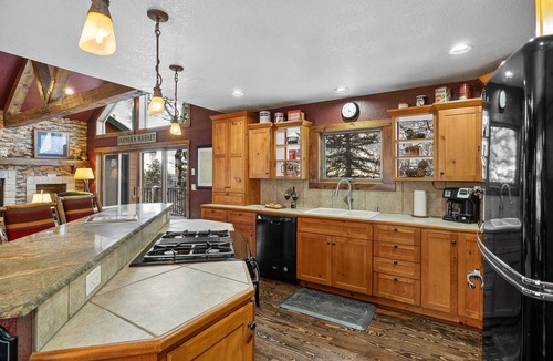 Lead Cabin | Terry Peak Cabin · Hot Tub · Sleeps 12 · 4BR
