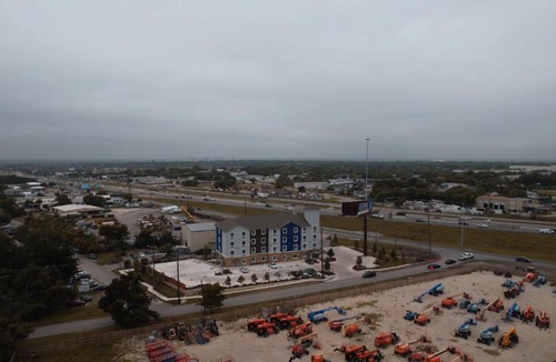 McNeil Hotel | Texas Bungalows Hotel and Hotel Que at i35 Austin Pflugerville