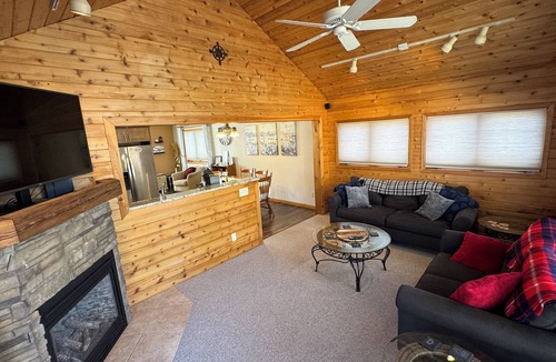 Faribault House | The All Inn: Walk to Shattuck, Spacious 3BR Home, Sleeps 8, Perfect for Families