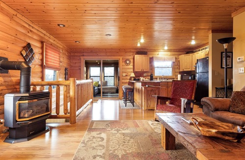 Dubuque Cabin | The Aster Cabin. 10 Minutes from Downtown Dubuque. Lorelei Cabin Collection
