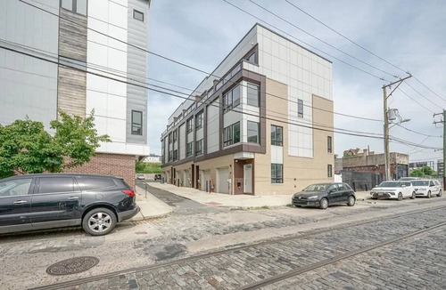 Northern Liberties House | The Atelier at Northern Liberties w/Private Garage Parking