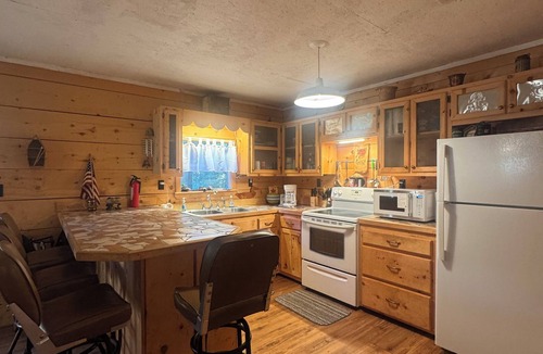 Dickinson Cabin | The Bama Bend