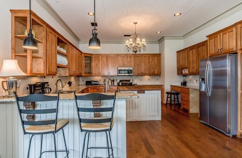Pleasure Point House | The Bayou Lodge 11 br 9 ba is great for family gathering & conferences !