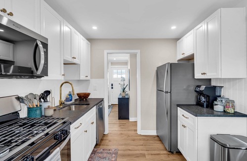 Wall House | The Belmar Surf Shacks - The Driftwood