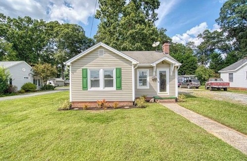 Belmont House | The Belmont BnB ★ On Main ★ Walk to Downtown