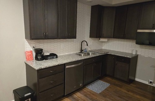 Hallsville House | The Benjamin House, Quality and Comfortable Townhouse with small town feel