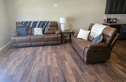 Hallsville House | The Benjamin House, Quality and Comfortable Townhouse with small town feel