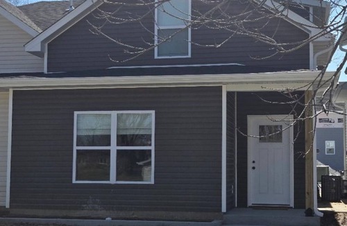Hallsville House | The Benjamin House, Quality and Comfortable Townhouse with small town feel