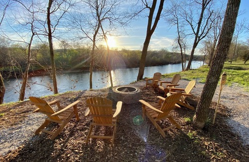 Noel Cabin | The Betty - Elk River Front Tiny Cabin in Noel, MO